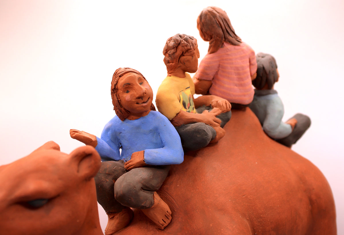 The world balances on a camel - Heather Davidson - Earthly Fables