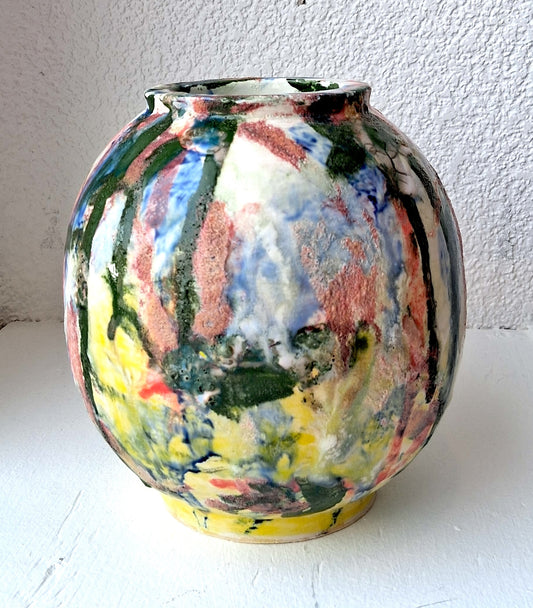 Round Vase 1- Ryan Nesbitt